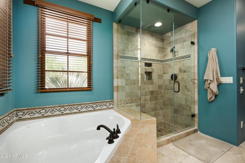 017_38749 N 104th Way23