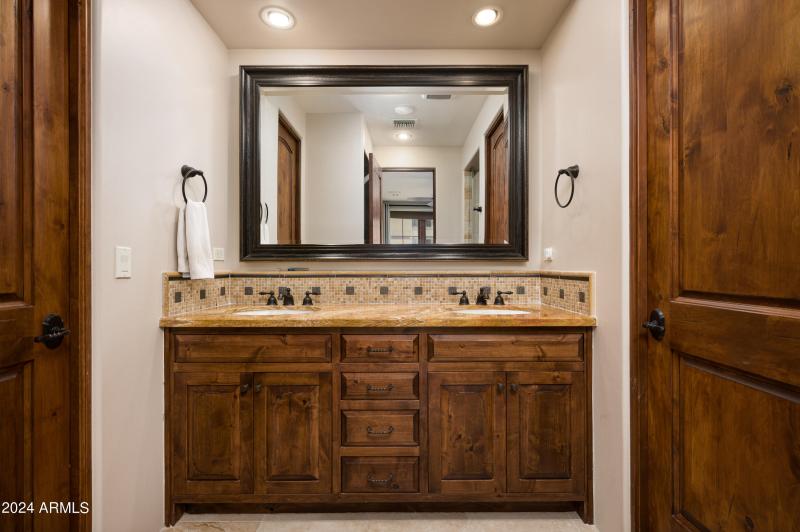 020_38749 N 104th Way29