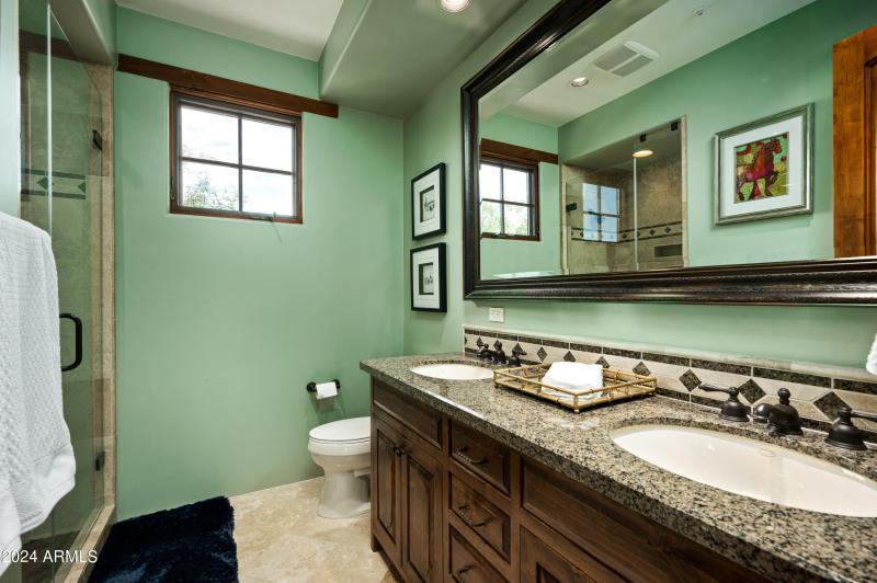 024_38749 N 104th Way35