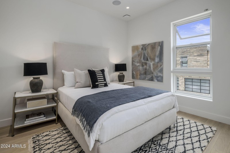 19-web-or-mls-4-250021