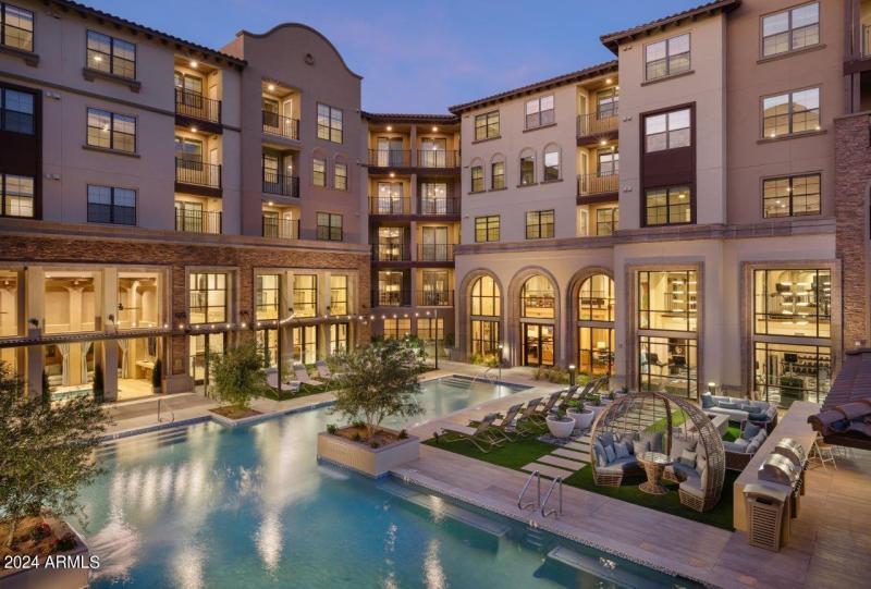 Manor_Scottsdale_Pool_Courtyard_Elevated