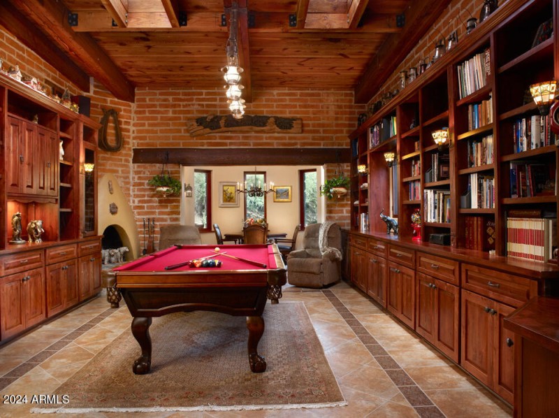ranch house library