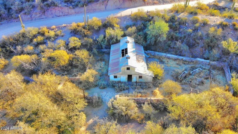 jl bar barn befor pic