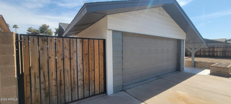 2 CAR GARAGE / RV GATE