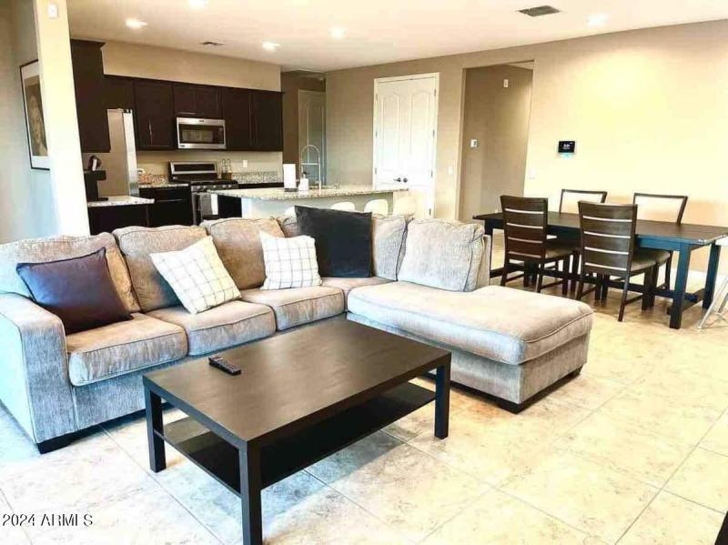 6f0b266c-dd0b-4edd-bc39-7895131a88ab