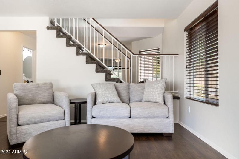 9-web-or-mls-7515-e-laguna-azul-ave