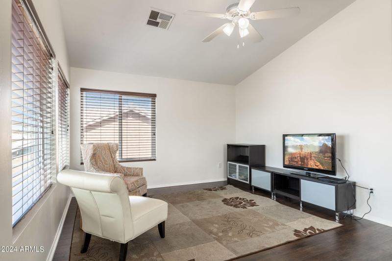 25-web-or-mls-7515-e-laguna-azul-ave