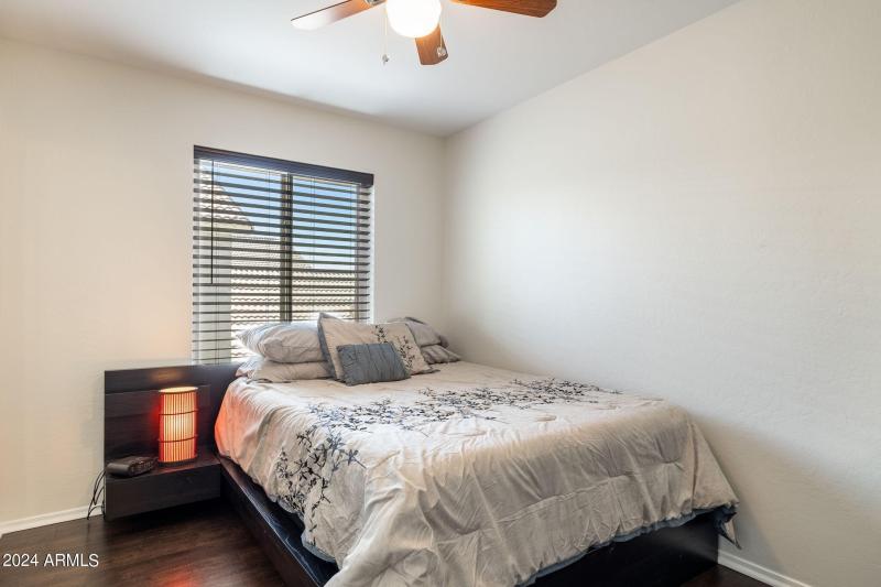 39-web-or-mls-7515-e-laguna-azul-ave