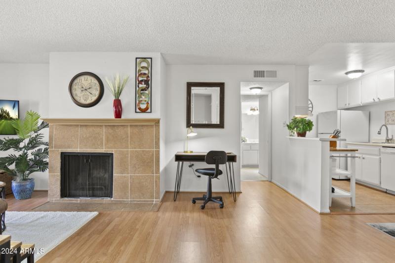 1-web-or-mls-5525-e-thomas-rd-unit-m11