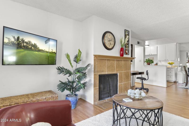 6-web-or-mls-5525-e-thomas-rd-unit-m11