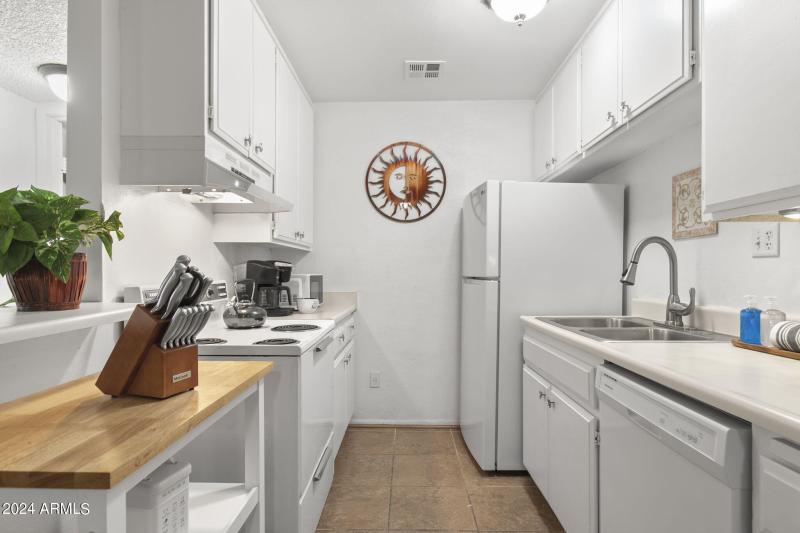 18-web-or-mls-5525-e-thomas-rd-unit-m11