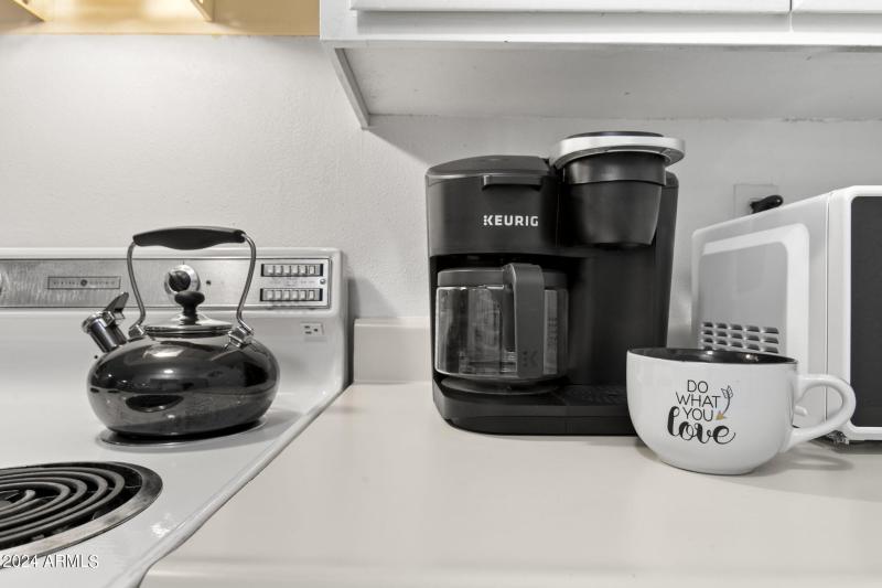 22-web-or-mls-5525-e-thomas-rd-unit-m11