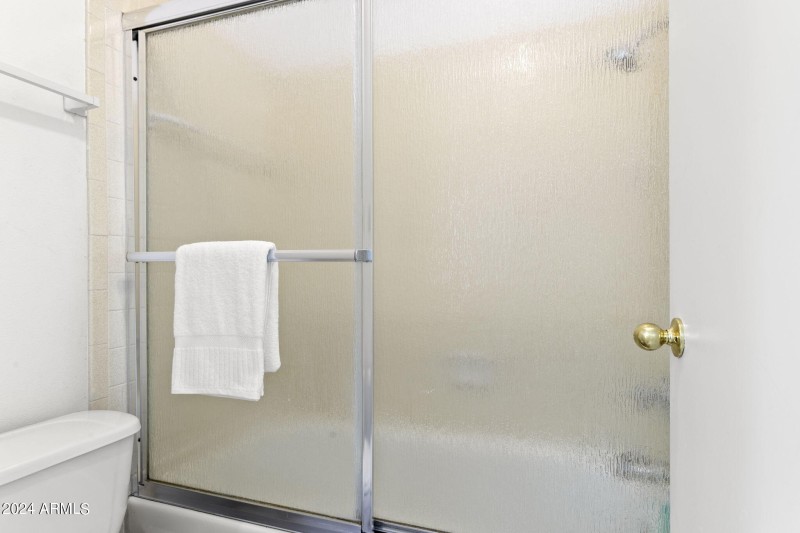 31-web-or-mls-5525-e-thomas-rd-unit-m11