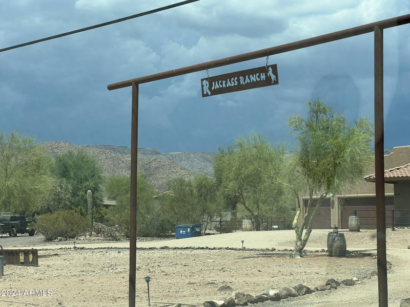 Entrance to lot easement