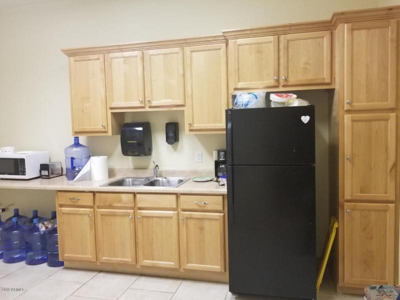 936 1st side kitchen 1