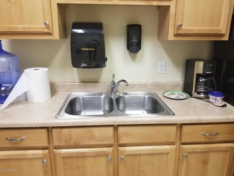 936 1st side kitchen sink