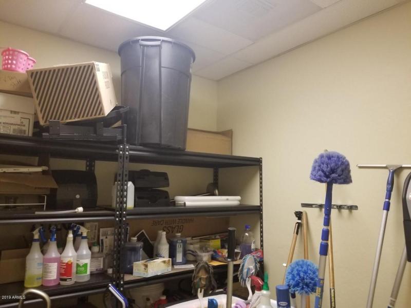 936 1st side utility room light