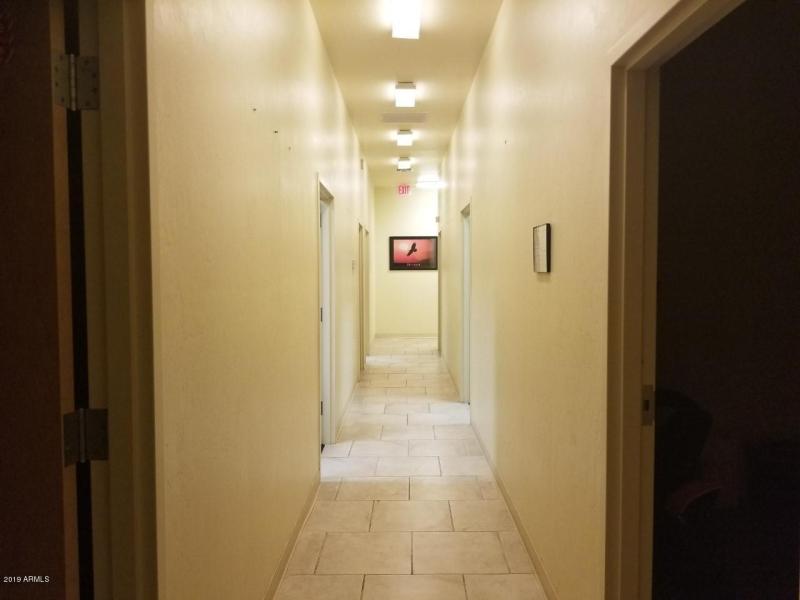 936 2nd side hall way