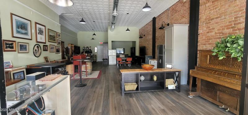 1113 G Ave main area