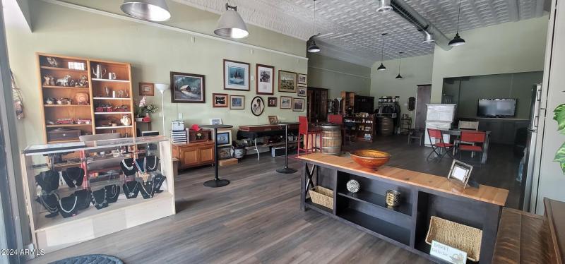 1113 G Ave entrance area