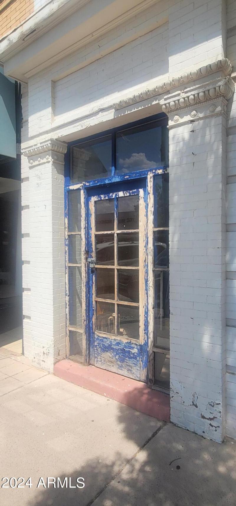 1113 G Ave 2nd floor upstairs entrance