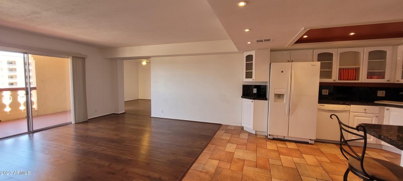 Living room & Kitchen