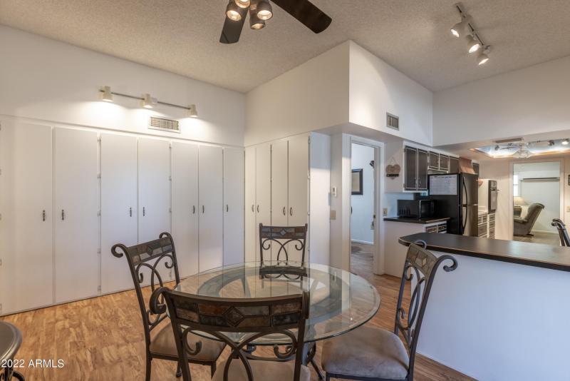 Breakfast space towards kitchen