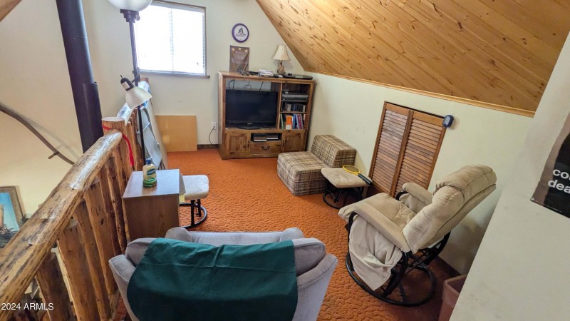 Loft den side