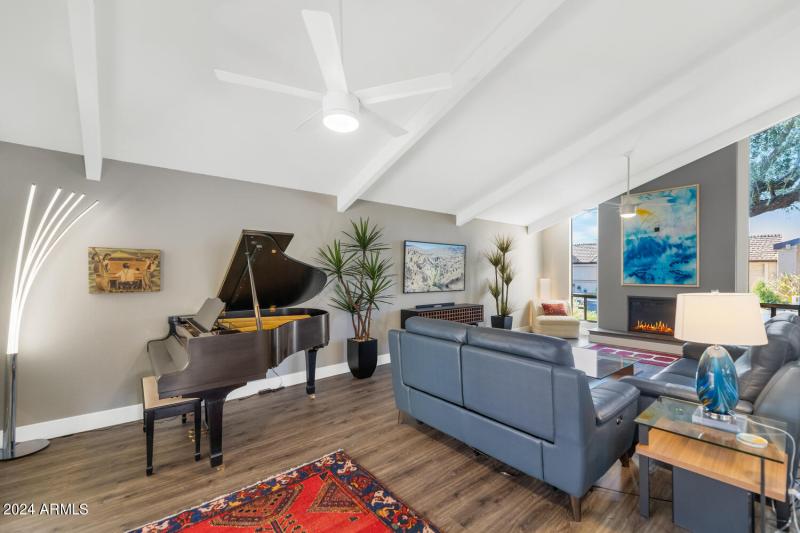 7948 E Vista Dr-large-010-024-7948 E Vis