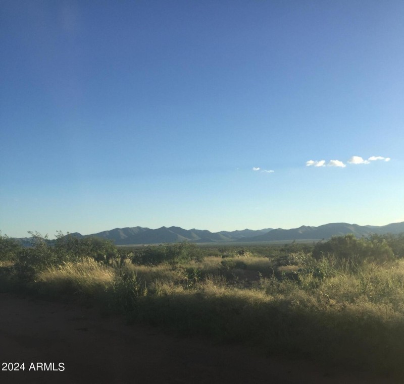 8980 N Robbers Roost RD