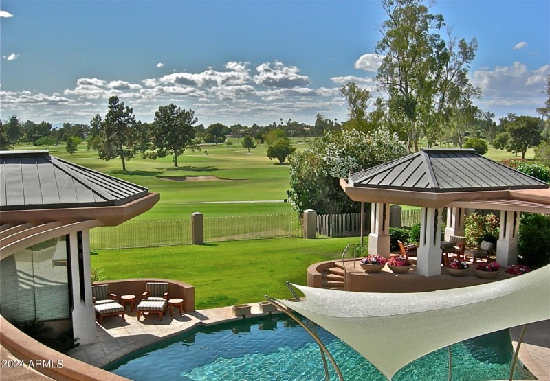 THE HOME'S ESTATES GOLF COURSE SETTING