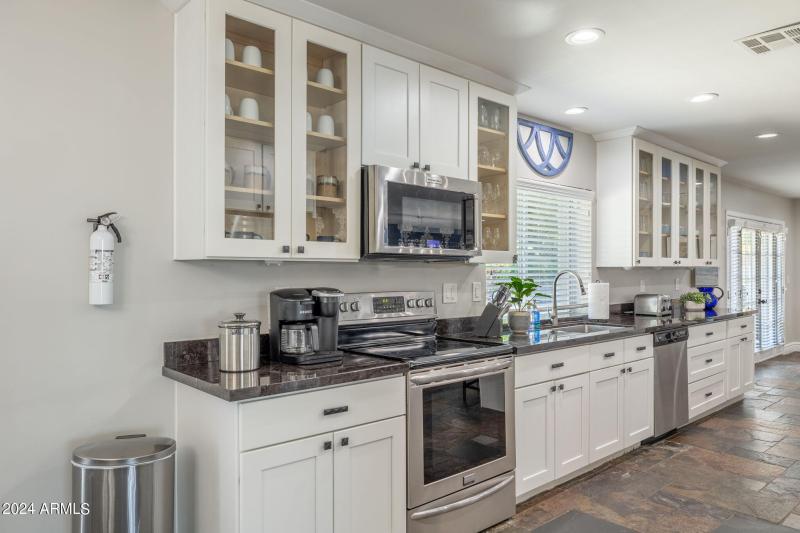 23-web-or-mls-5948-e-corrine-dr