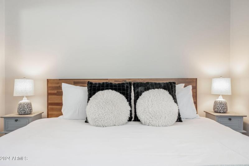 41-web-or-mls-5948-e-corrine-dr