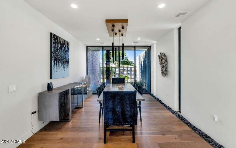 4602 E Glenrosa Ave-large-021-022-4602 E