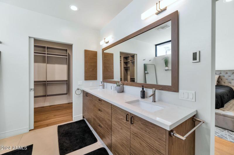 4602 E Glenrosa Ave-large-024-011-4602 E