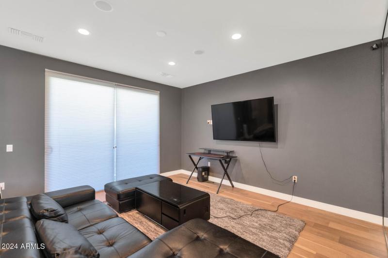 4602 E Glenrosa Ave-large-027-035-4602 E