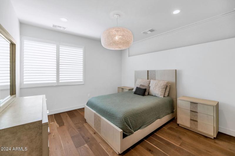 4602 E Glenrosa Ave-large-030-017-4602 E