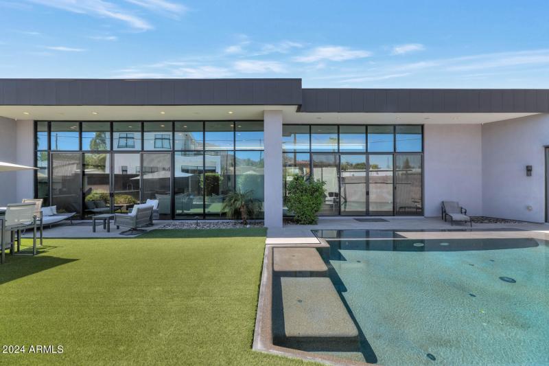 4602 E Glenrosa Ave-large-034-027-4602 E