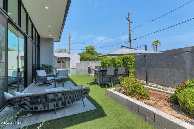 4602 E Glenrosa Ave-large-039-036-4602 E