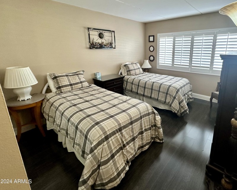 Guest Bedroom w/ 2 Single Beds