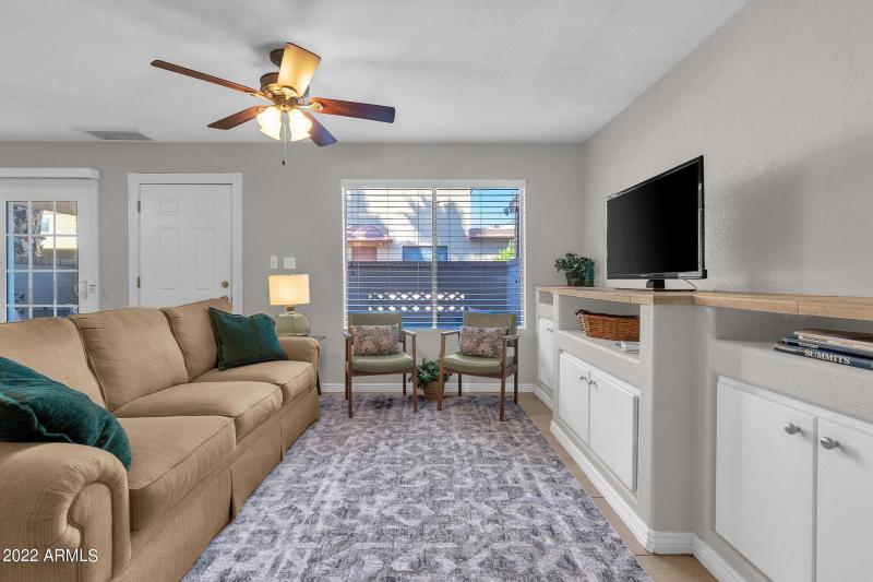 LOTS OF NATURAL LIGHT