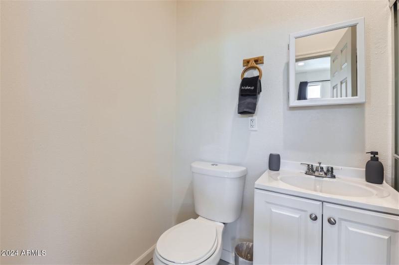 2233 East Sheridan St - Web Quality - 02