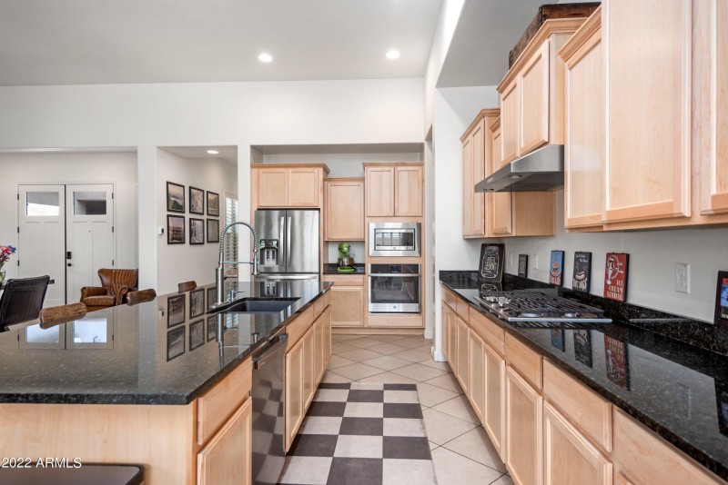 17-10020 E Strobe Ave-17