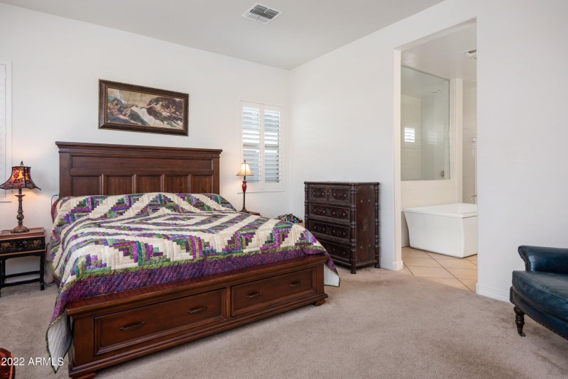 27-10020 E Strobe Ave-27