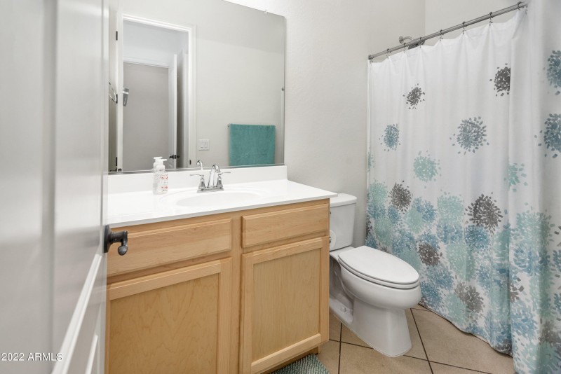 40-10020 E Strobe Ave-40