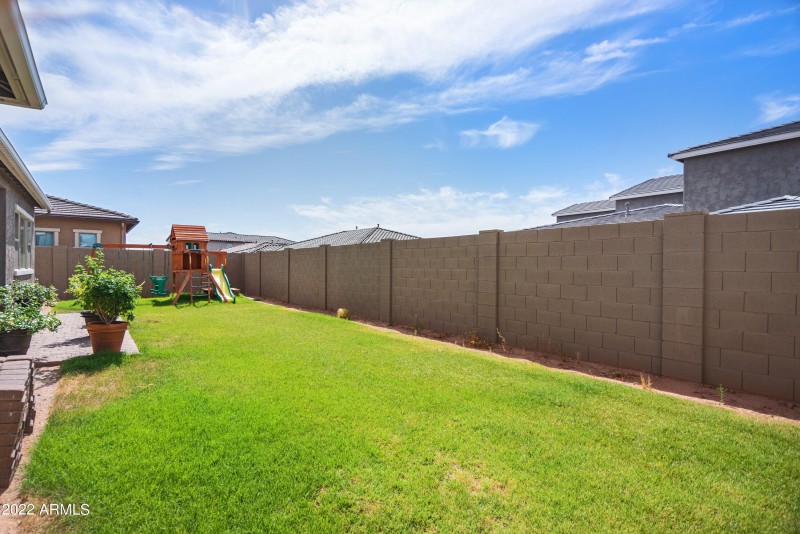 48-10020 E Strobe Ave-48