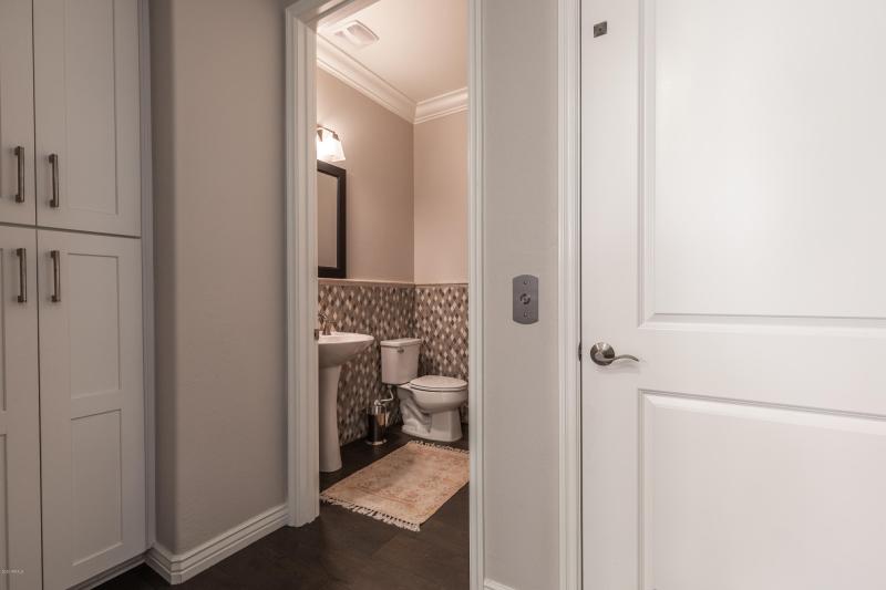 010_Powder Room