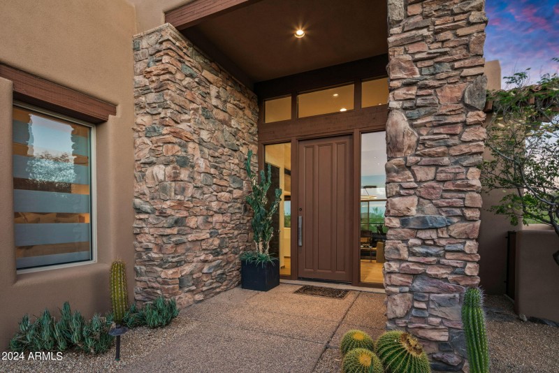 6-web-or-mls-Front Entry Way
