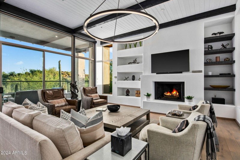 11-web-or-mls-Living Room Views