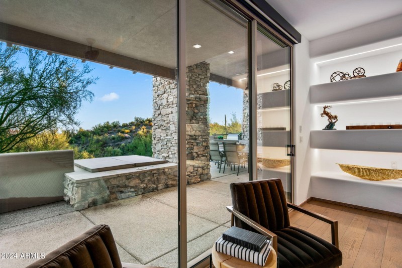 24-web-or-mls-Primary Suite Sitting Area